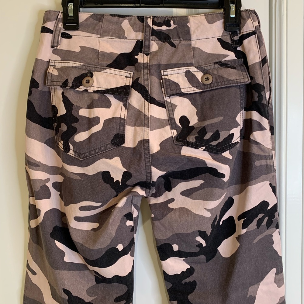 Le Superbe Casbah Blushing Camo Pink Gray Black Cargo Pants Size 4 NWT - Picture 6 of 8